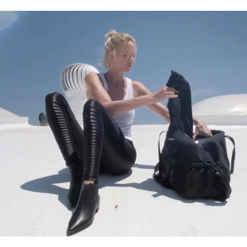 2019 Moto Design Leather-like Varnish Mesh Panels Leggings Hiney Trainer™