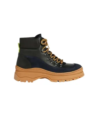 Allicia Hiking Boots in Black