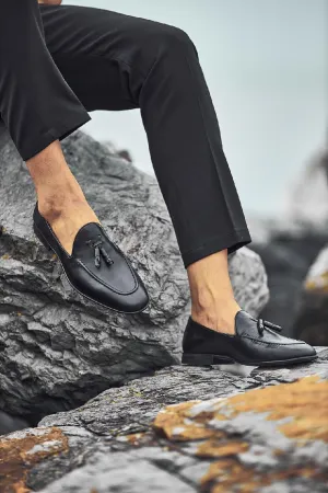 Black Tassel Stride