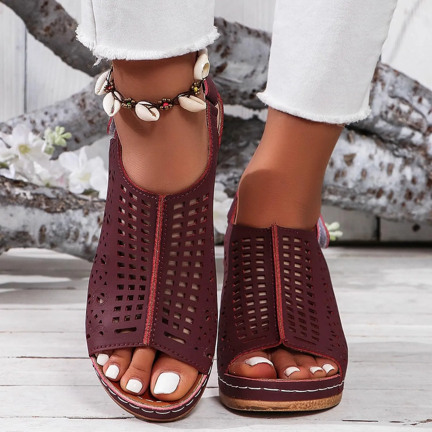 Cool Slippers Female Soft Soled Non Slip Wear Resisting Flat Beach Flops Lady Sandals Light Womens Summer Beach Sandals