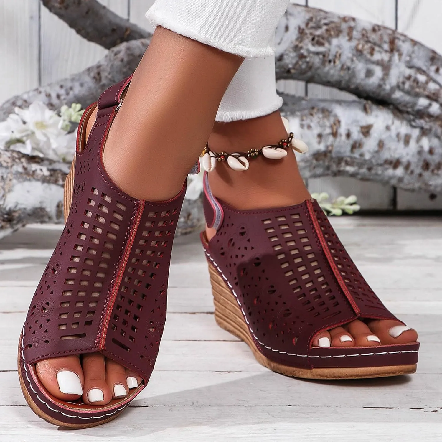 Cool Slippers Female Soft Soled Non Slip Wear Resisting Flat Beach Flops Lady Sandals Light Womens Summer Beach Sandals