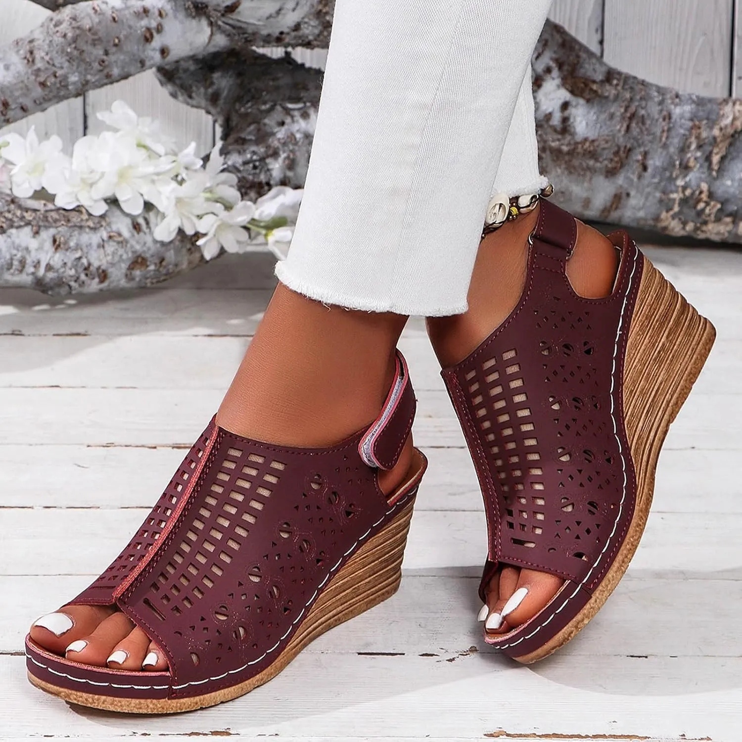 Cool Slippers Female Soft Soled Non Slip Wear Resisting Flat Beach Flops Lady Sandals Light Womens Summer Beach Sandals