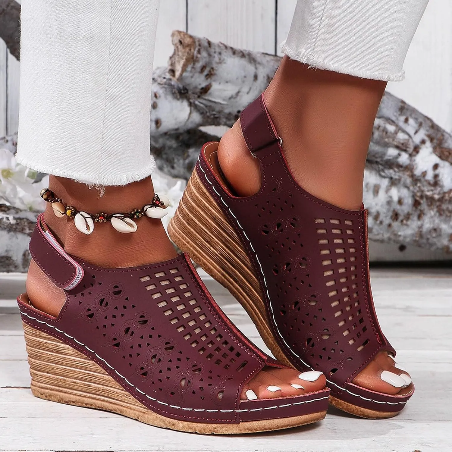 Cool Slippers Female Soft Soled Non Slip Wear Resisting Flat Beach Flops Lady Sandals Light Womens Summer Beach Sandals