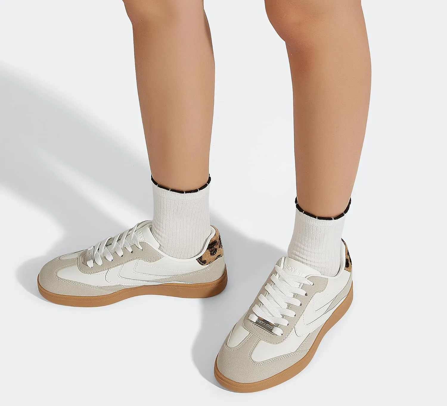 LUCKY STEP Women Retro Sneakers Fashion Classic Gum Sole Tennis Skate Shoes Casual Trendy Walking Trainer Anti Slip Flat Low-Top Footwear