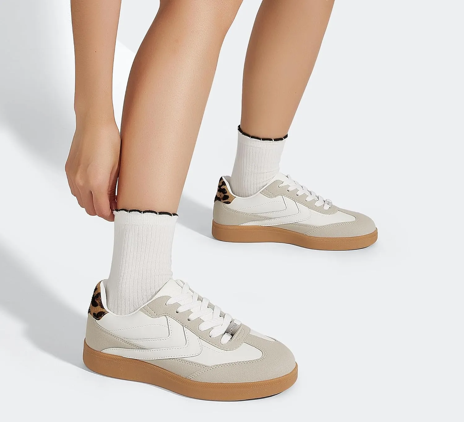 LUCKY STEP Women Retro Sneakers Fashion Classic Gum Sole Tennis Skate Shoes Casual Trendy Walking Trainer Anti Slip Flat Low-Top Footwear