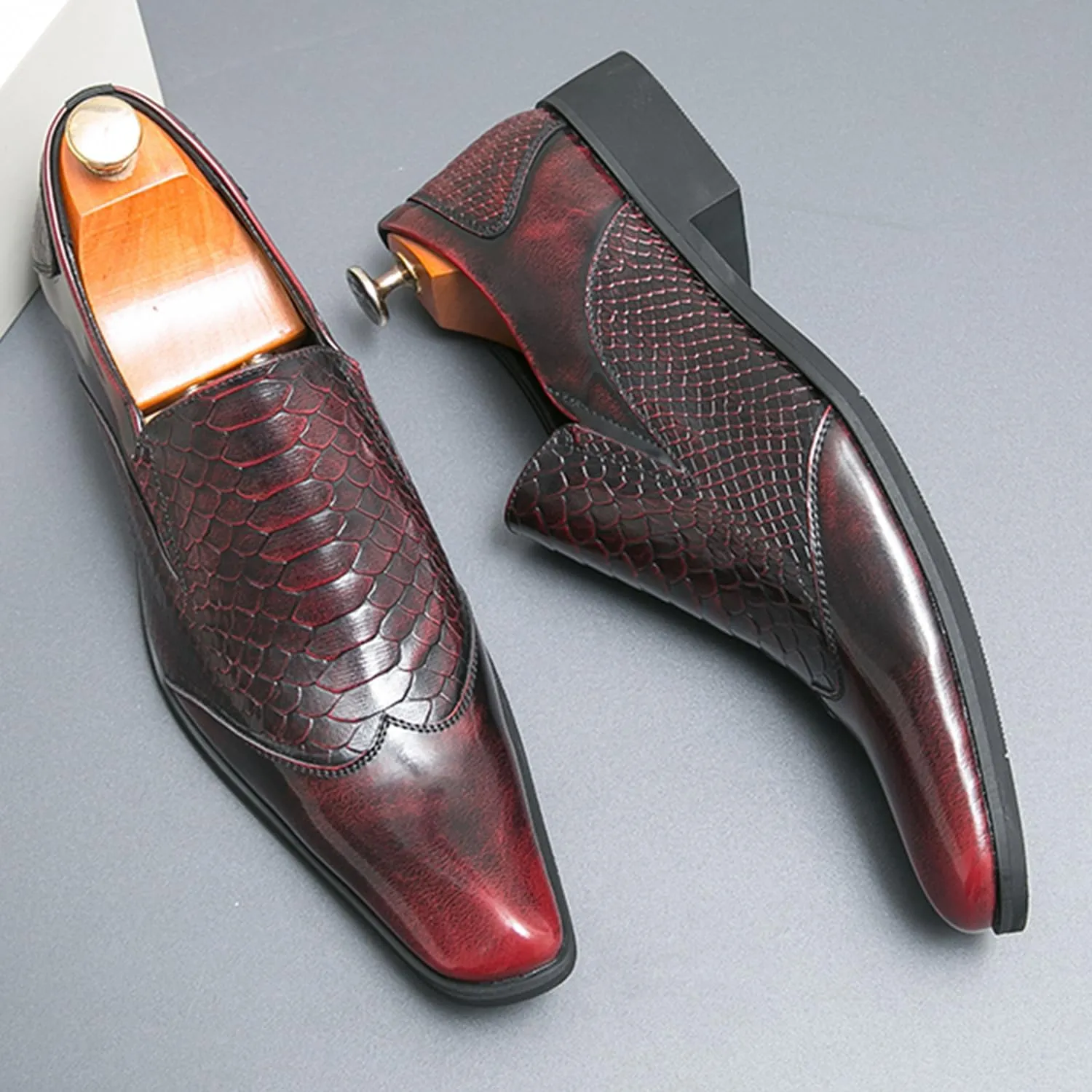 Men's Leather Loafers Black Slip-on Loafers with Snake Pattern Office Formal Oxfords Dancing Dress Shoes