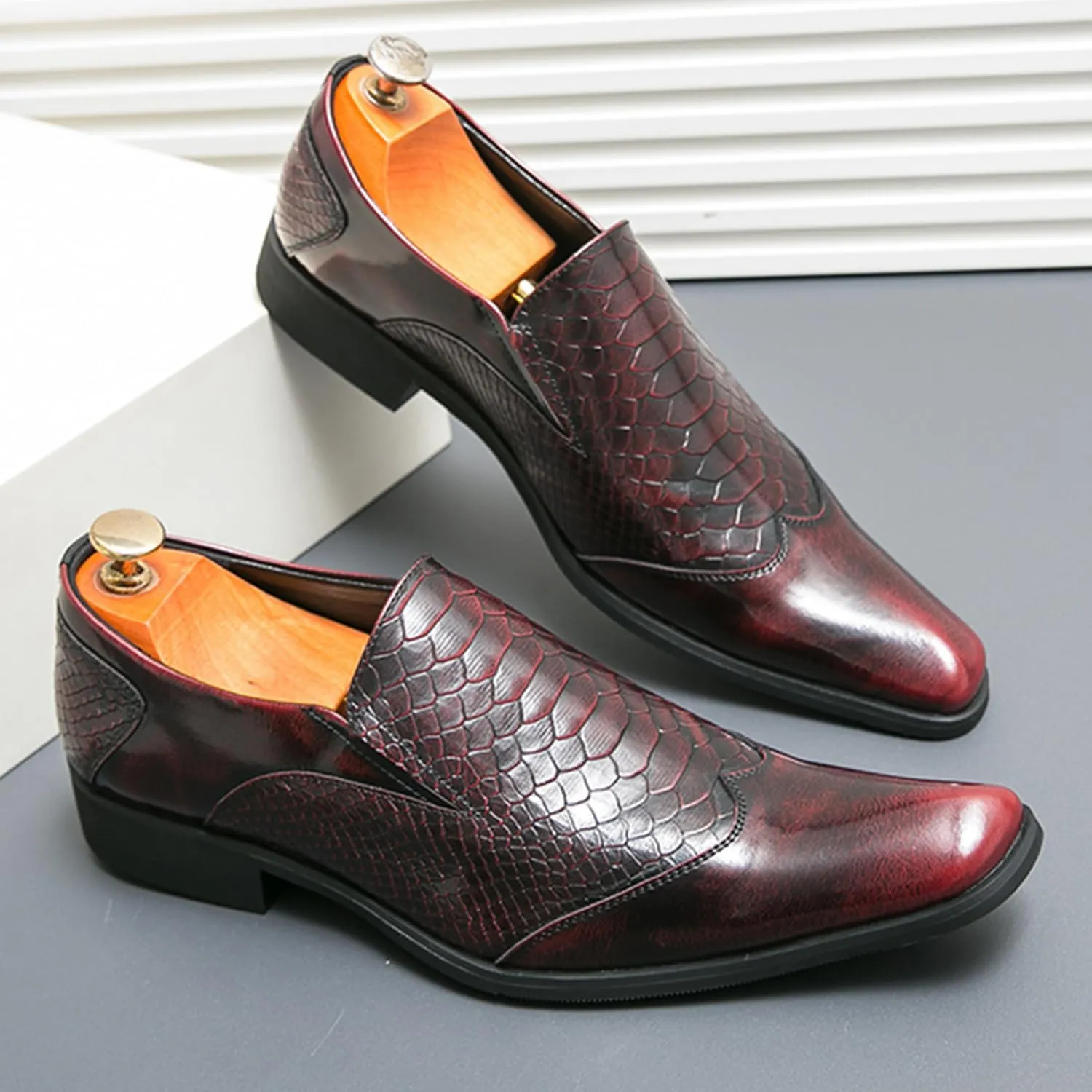 Men's Leather Loafers Black Slip-on Loafers with Snake Pattern Office Formal Oxfords Dancing Dress Shoes