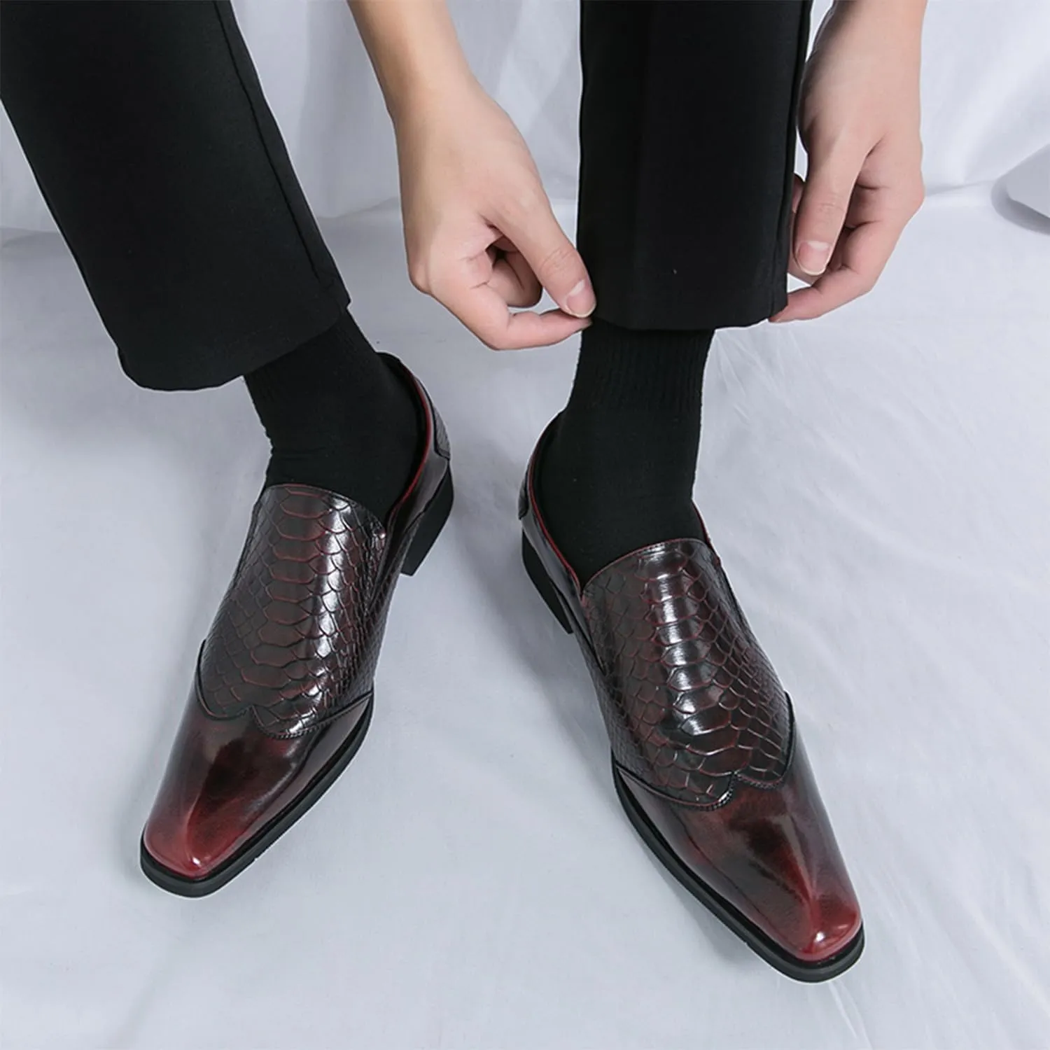 Men's Leather Loafers Black Slip-on Loafers with Snake Pattern Office Formal Oxfords Dancing Dress Shoes