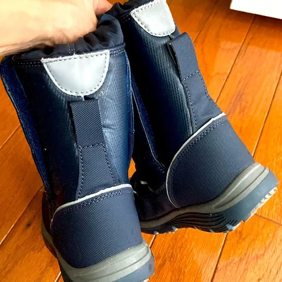 NEW without tag or box kid’s Land Ends snow boot.