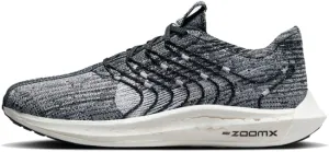 Nike Men's Low-Top Sneaker