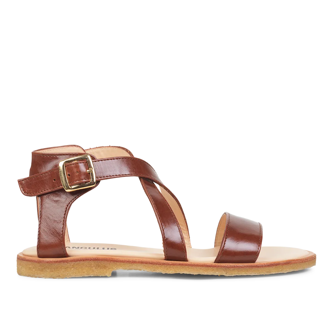 Sandal with buckle