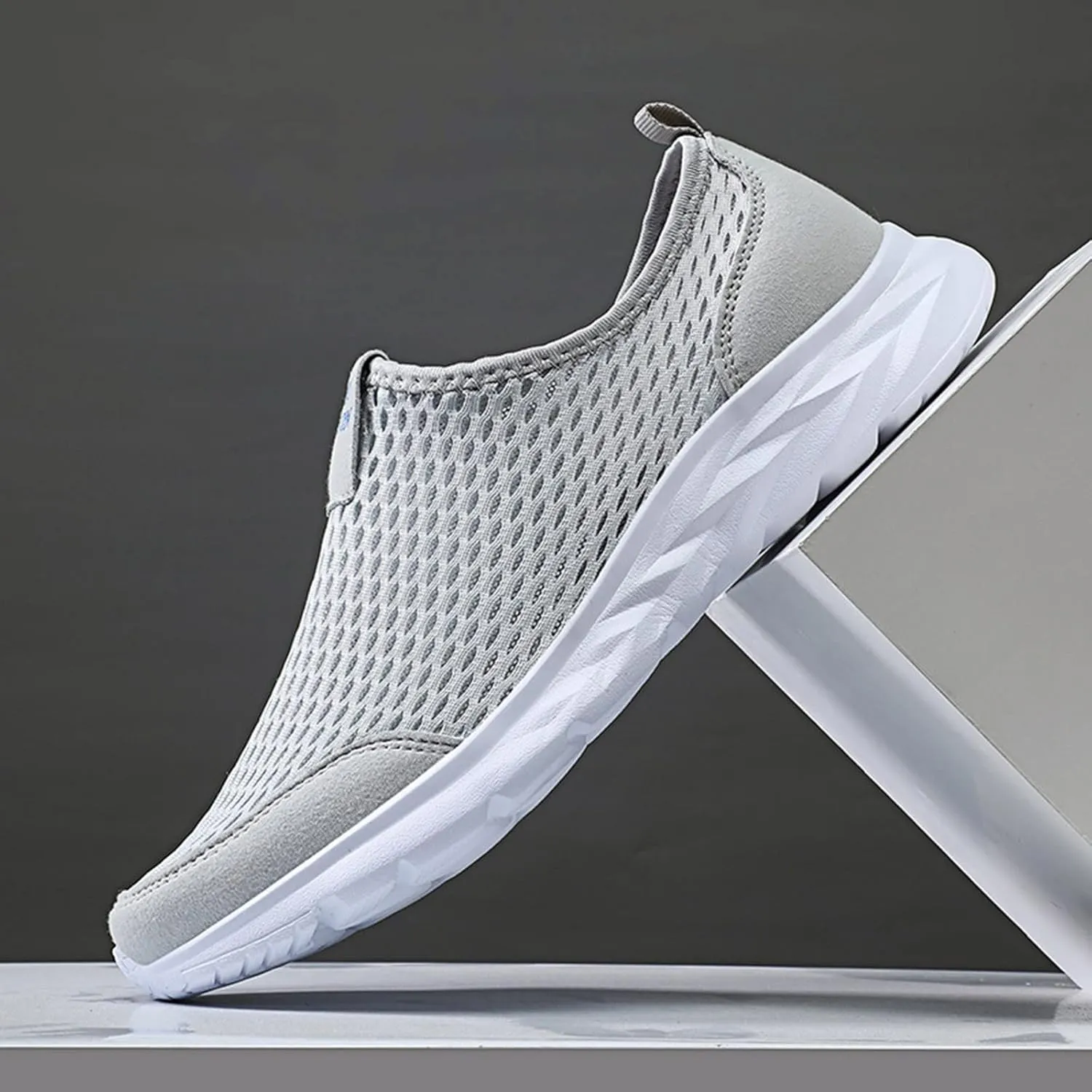 Slip on Sneakers Women Casual Lightweight Tennis Shoes Non Slip Work Shoes Women Breathable Mesh Walking Sneakers